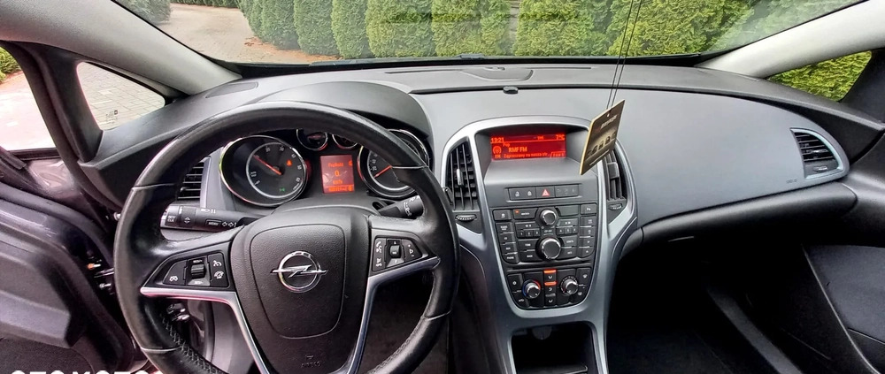 Opel Astra cena 31900 przebieg: 95000, rok produkcji 2013 z Strzegom małe 704